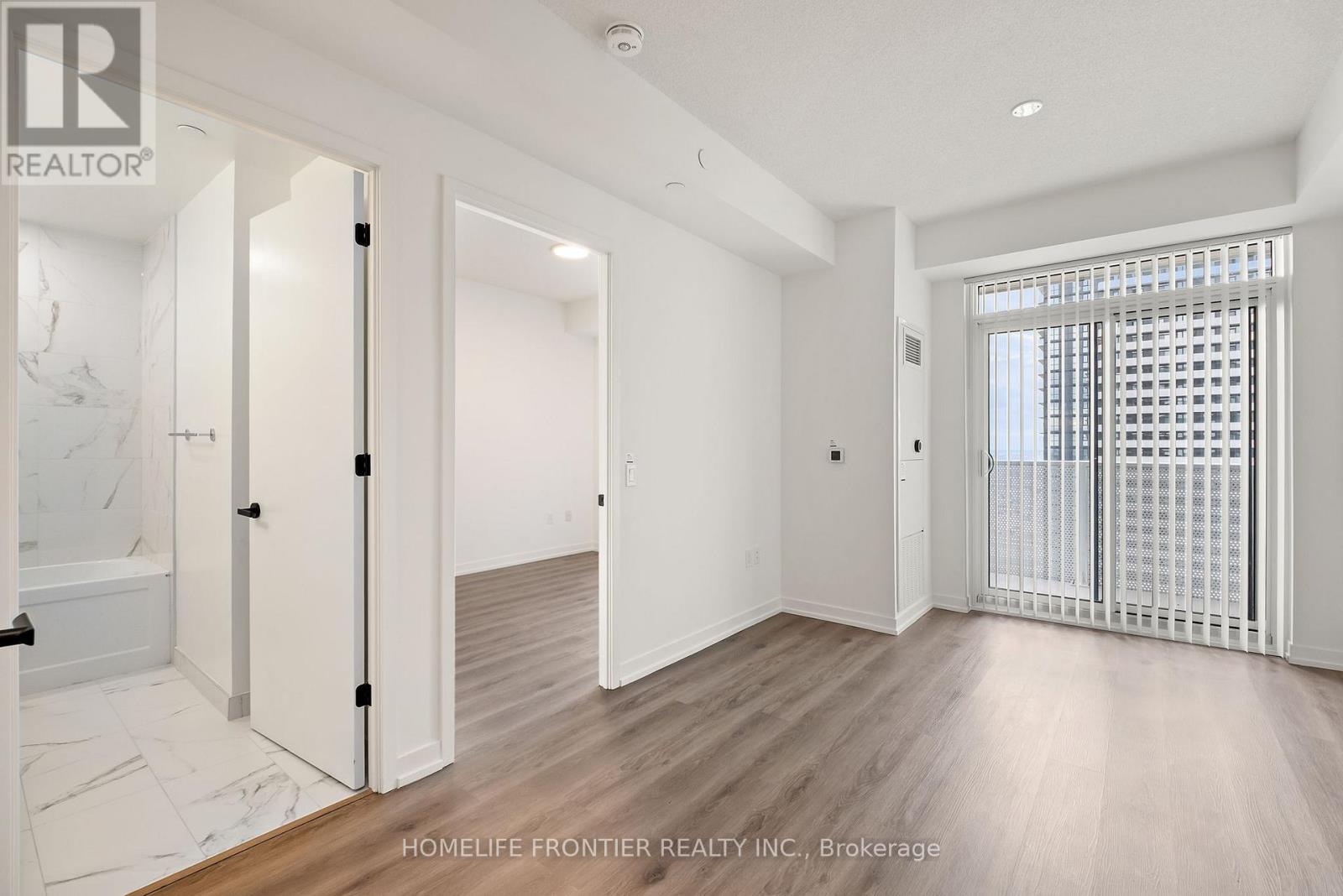 4015 - 28 Interchange Way, Vaughan, Ontario  L4K 0P8 - Photo 9 - N12487537