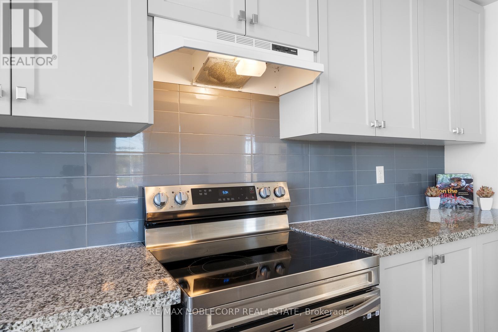 75 Holyrood Crescent, Vaughan (Kleinburg), Ontario  L4H 5G2 - Photo 24 - N12487553