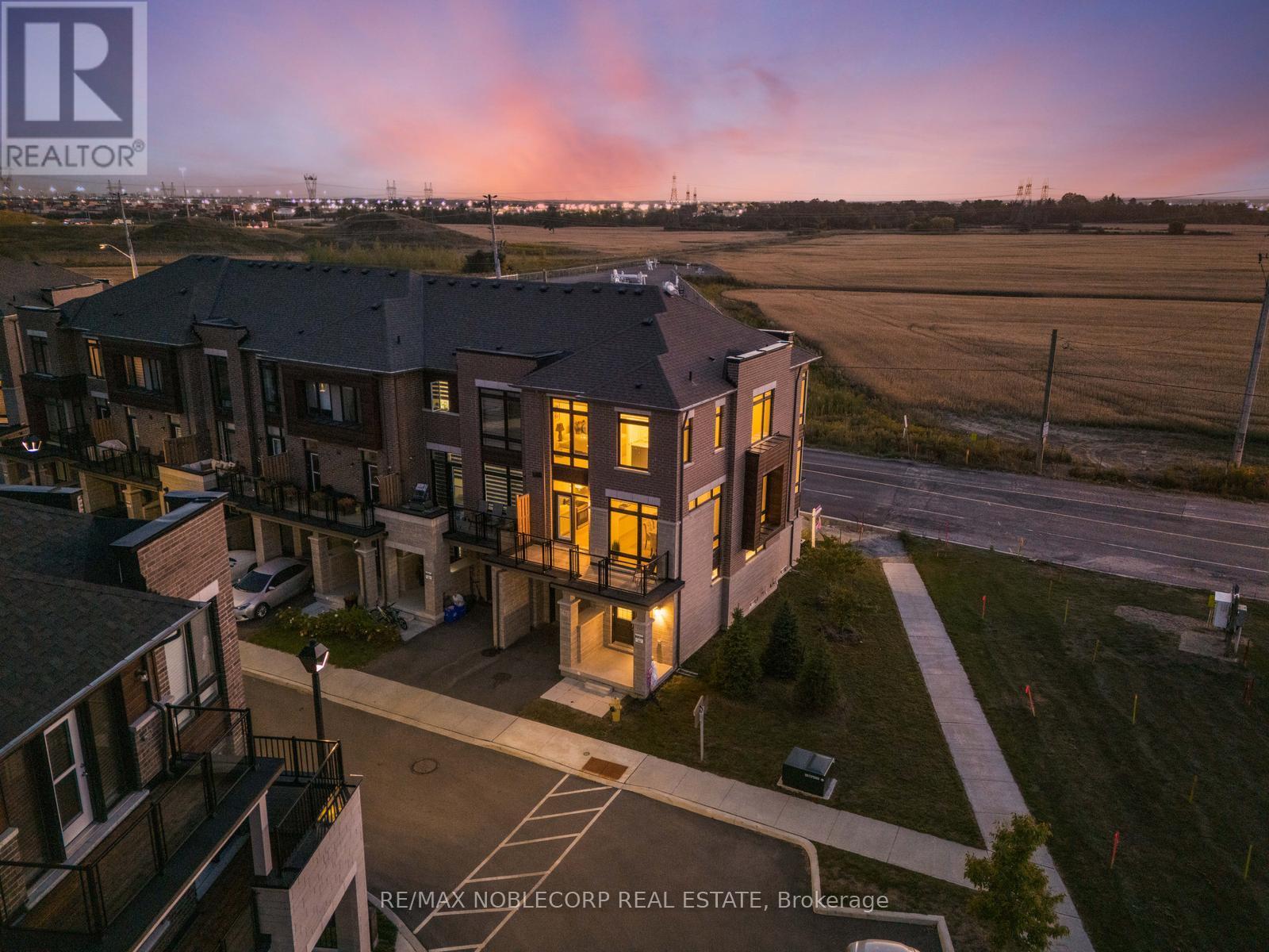 75 Holyrood Crescent, Vaughan (Kleinburg), Ontario  L4H 5G2 - Photo 6 - N12487553