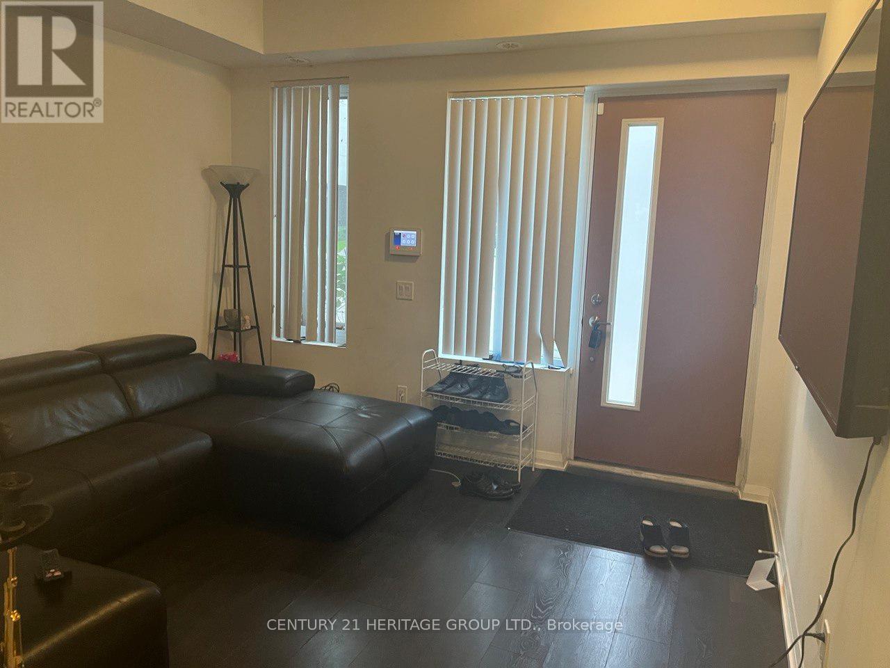 54 - 1040 Portage Parkway, Vaughan (Concord), Ontario  L4K 0K3 - Photo 2 - N12487561