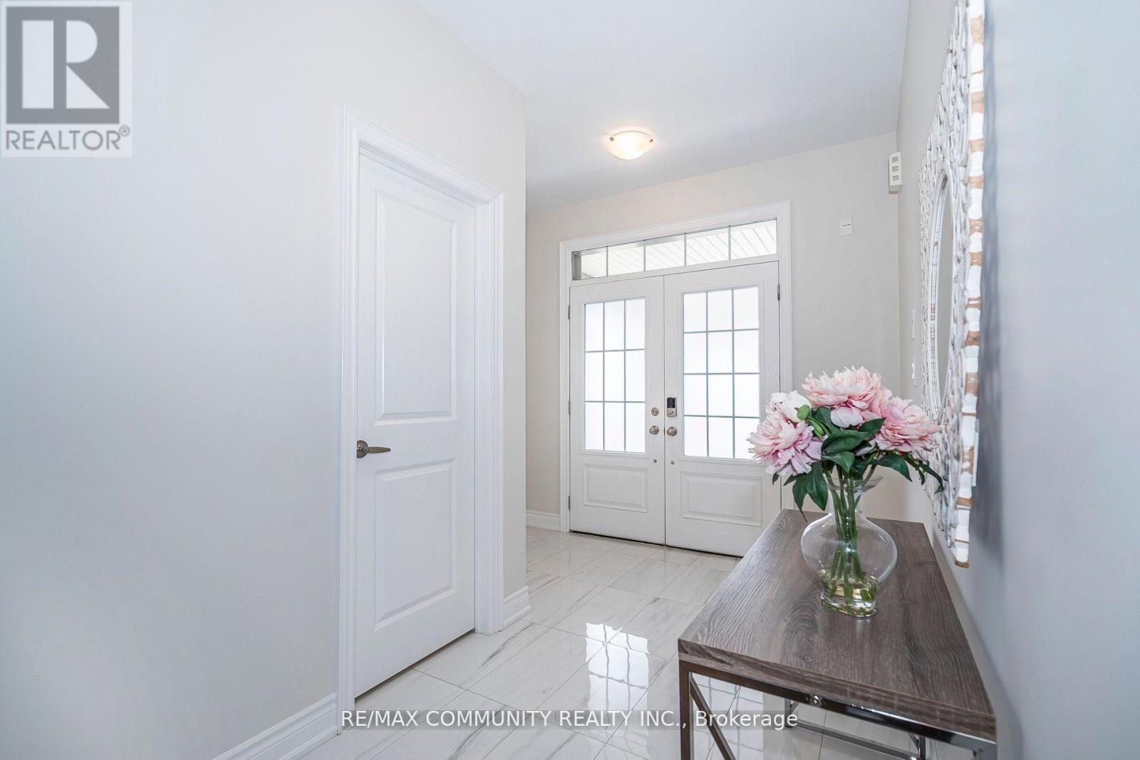 146 Wandering Glider Trail, Bradford West Gwillimbury, Ontario  L3Z 2A5 - Photo 5 - N12487580