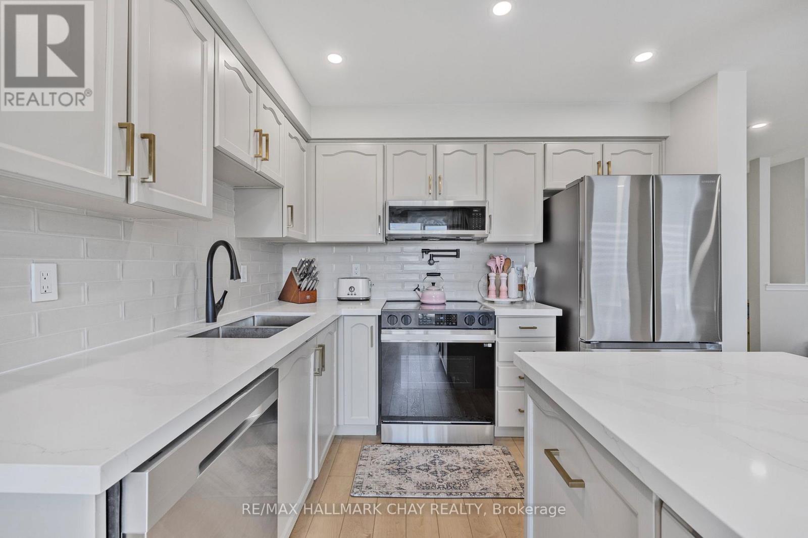 23 Smith Street, Bradford West Gwillimbury (Bradford), Ontario  L3Z 3E1 - Photo 4 - N12487601