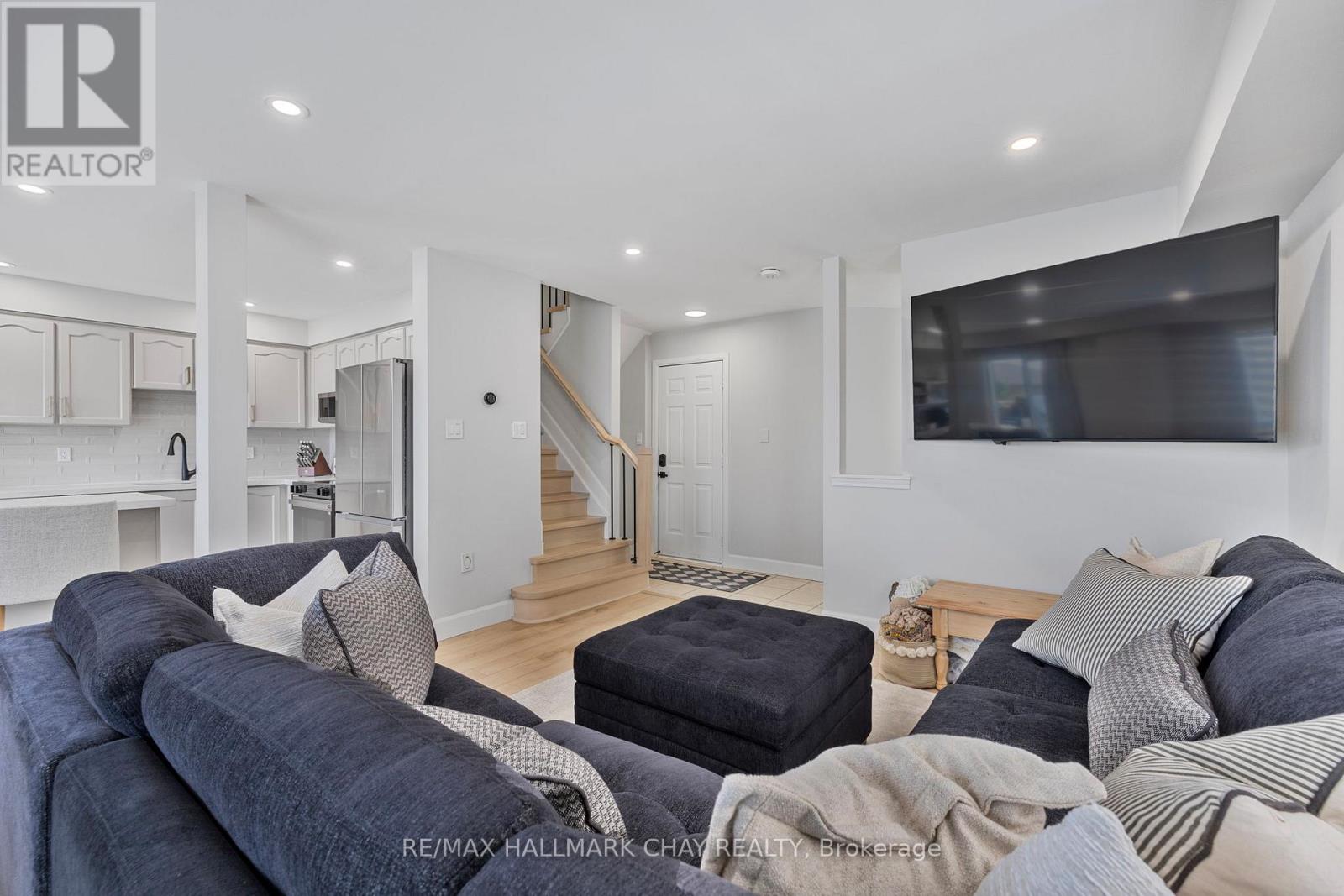 23 Smith Street, Bradford West Gwillimbury (Bradford), Ontario  L3Z 3E1 - Photo 7 - N12487601