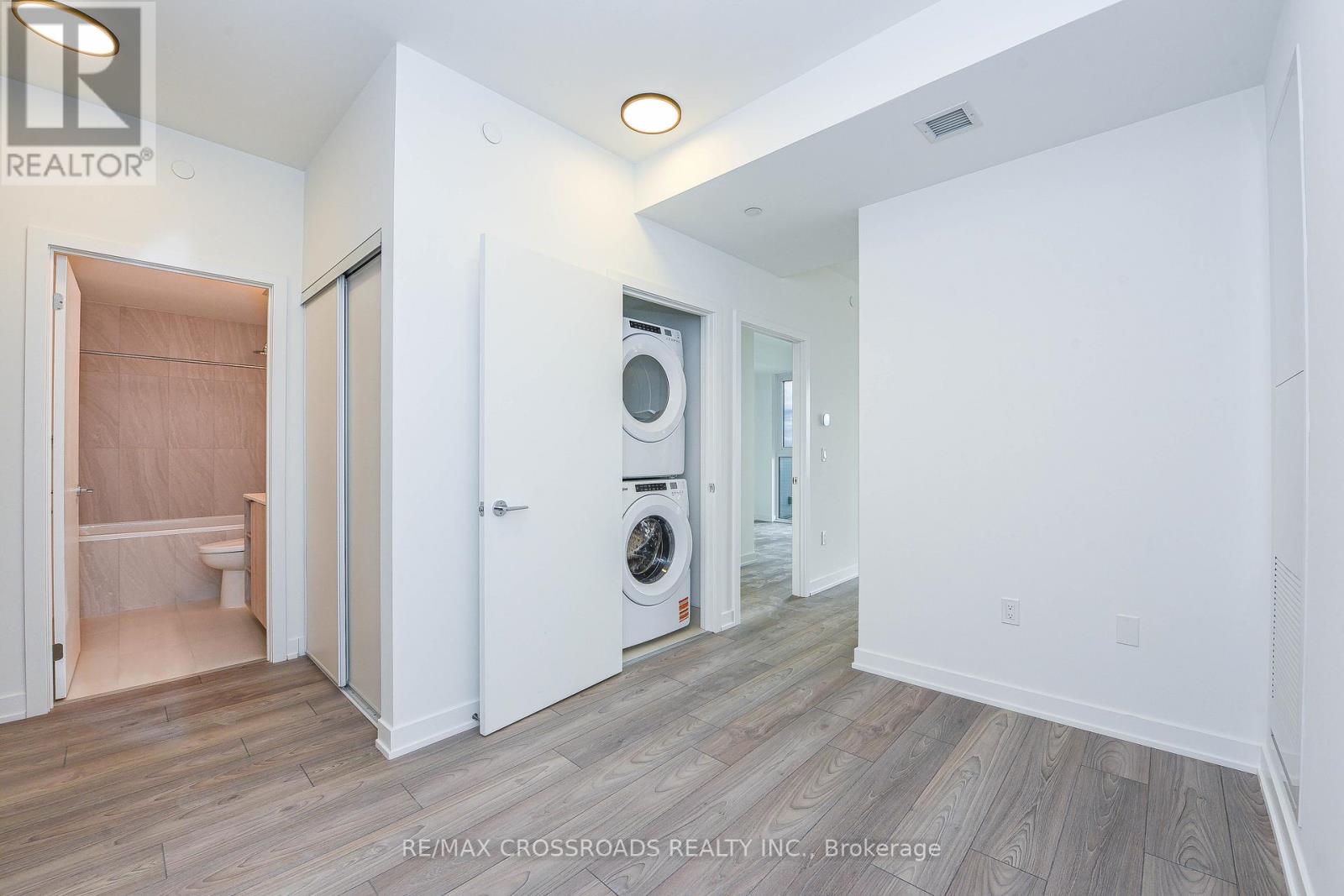 516 - 1007 The Queensway, Toronto, Ontario  M8Z 6C7 - Photo 4 - W12487509