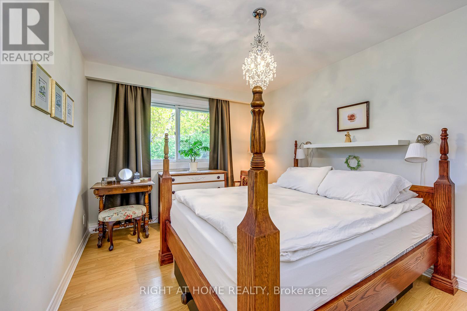 364 Bevan Drive, Burlington, Ontario  L7L 4L4 - Photo 15 - W12487514