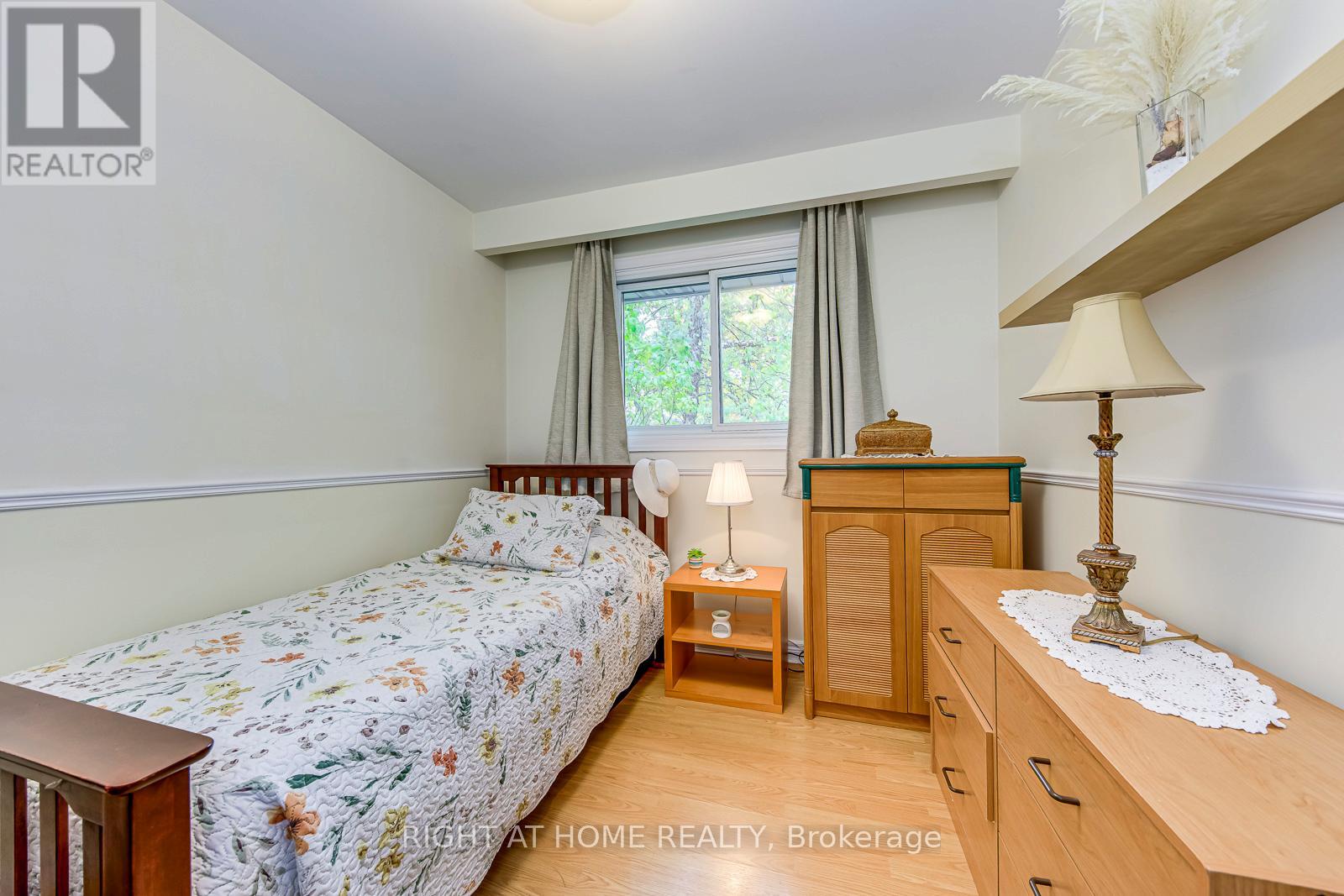 364 Bevan Drive, Burlington, Ontario  L7L 4L4 - Photo 19 - W12487514