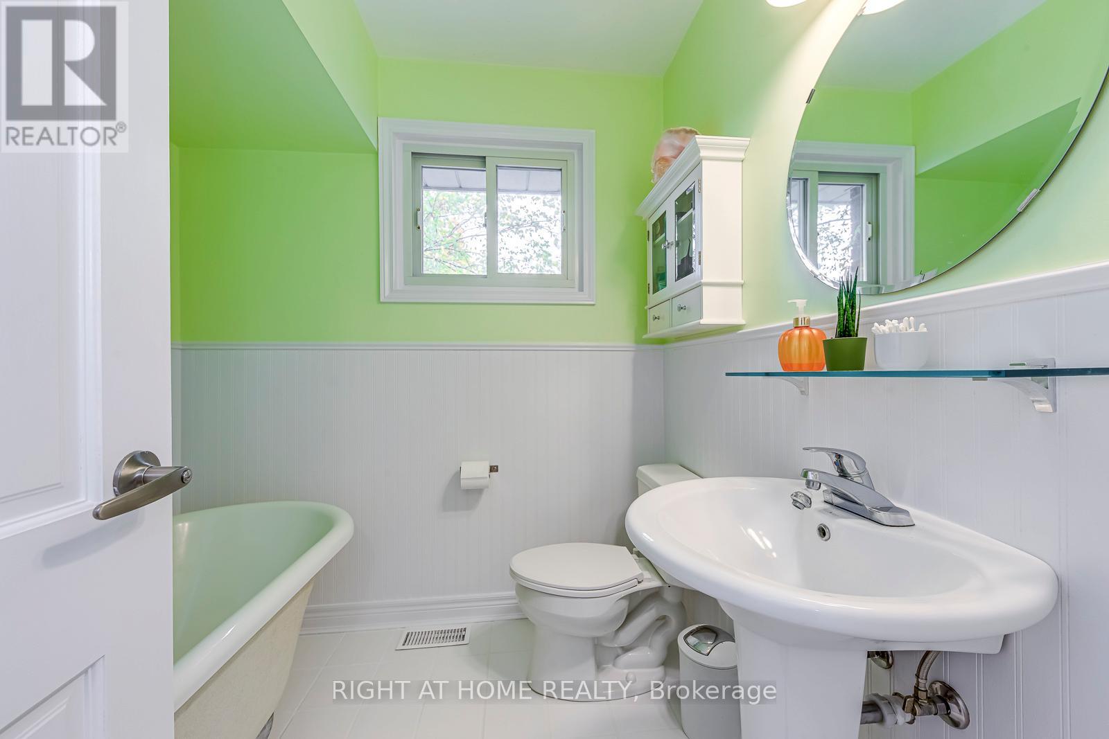 364 Bevan Drive, Burlington, Ontario  L7L 4L4 - Photo 20 - W12487514