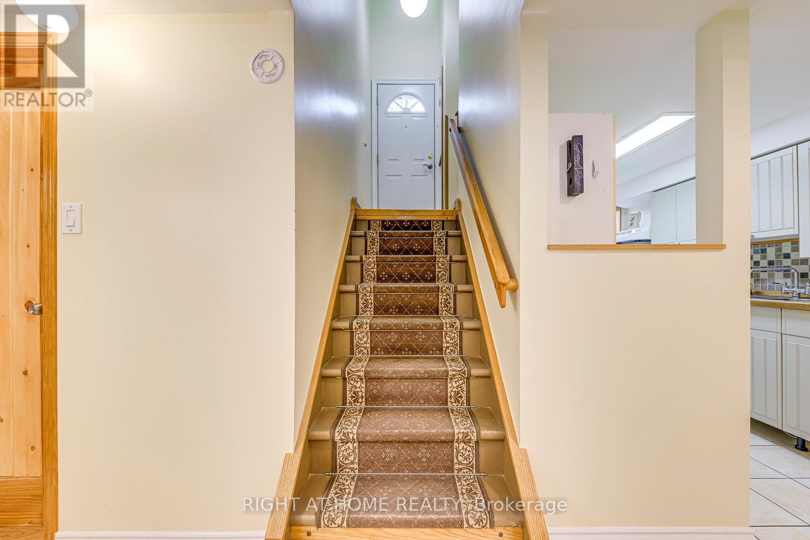 364 Bevan Drive, Burlington, Ontario  L7L 4L4 - Photo 21 - W12487514