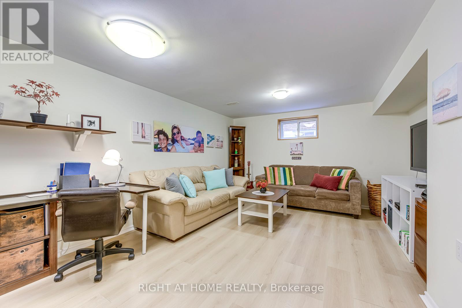 364 Bevan Drive, Burlington, Ontario  L7L 4L4 - Photo 23 - W12487514