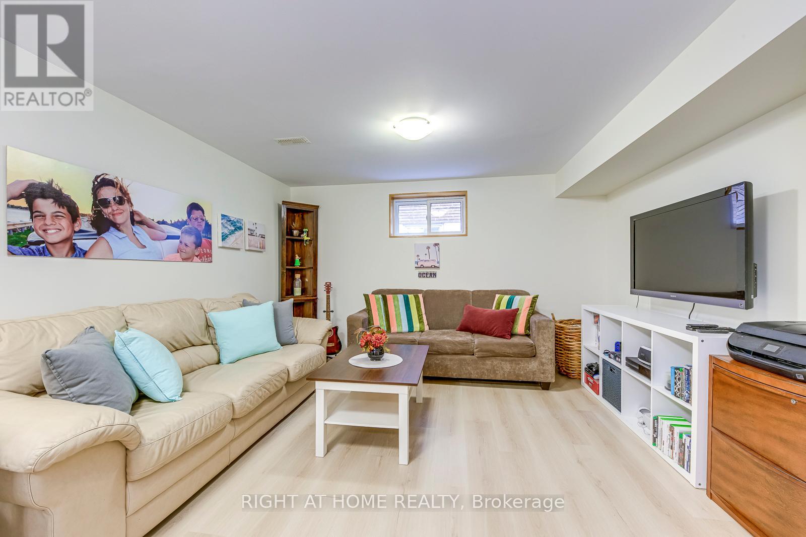 364 Bevan Drive, Burlington, Ontario  L7L 4L4 - Photo 24 - W12487514