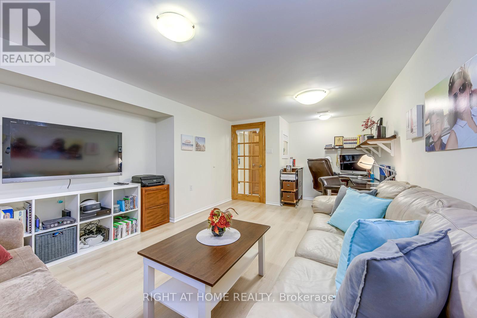 364 Bevan Drive, Burlington, Ontario  L7L 4L4 - Photo 25 - W12487514