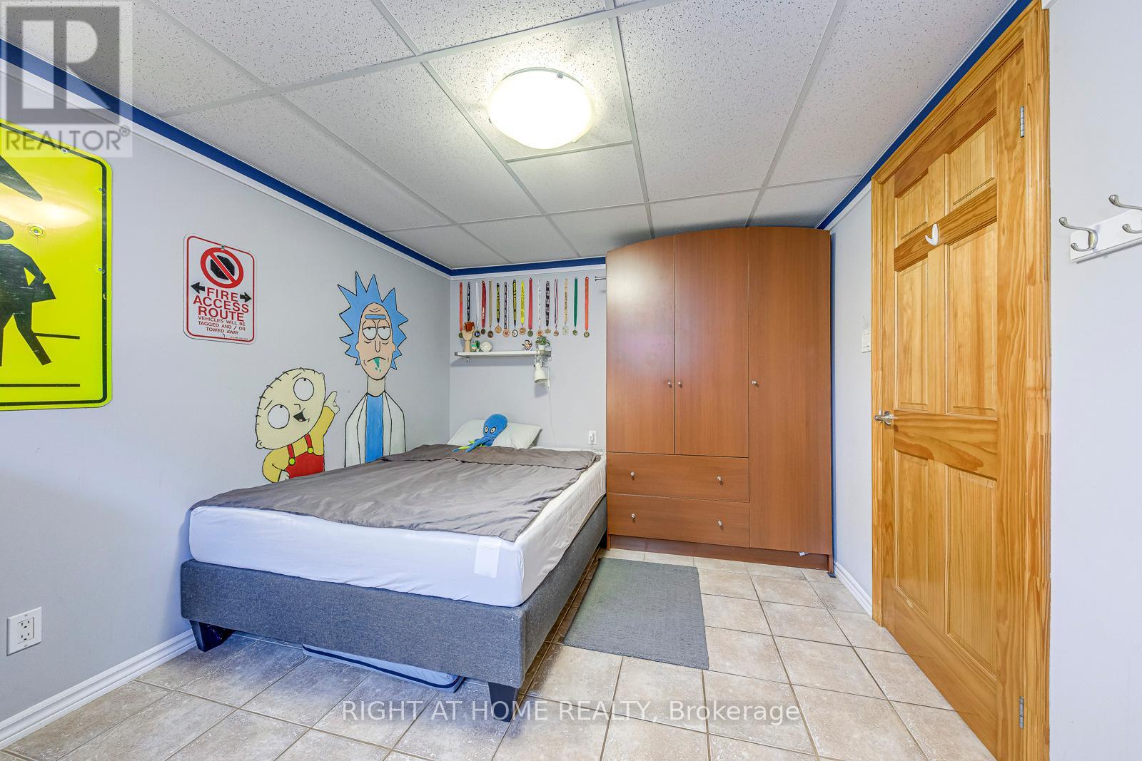 364 Bevan Drive, Burlington, Ontario  L7L 4L4 - Photo 27 - W12487514