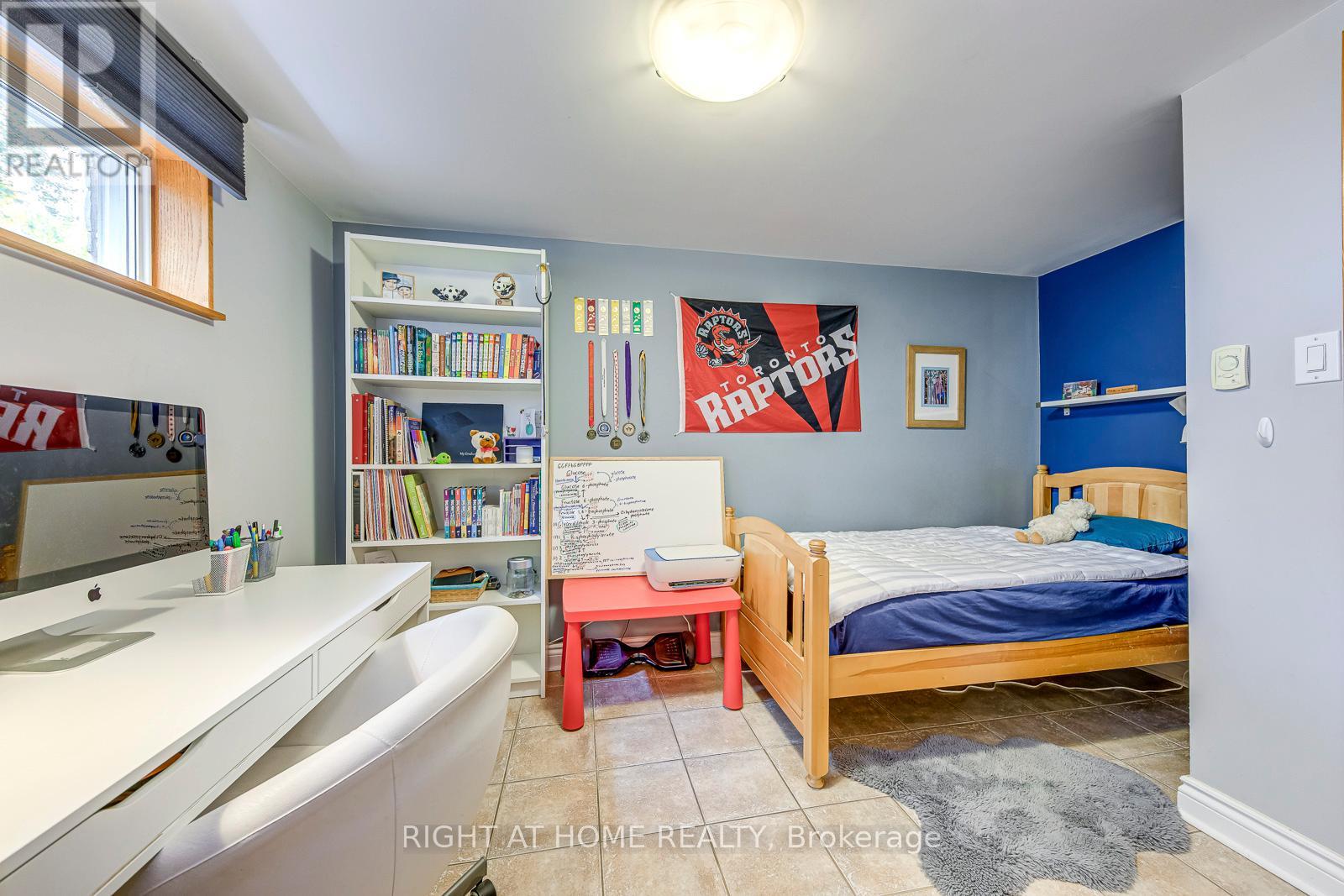 364 Bevan Drive, Burlington, Ontario  L7L 4L4 - Photo 29 - W12487514