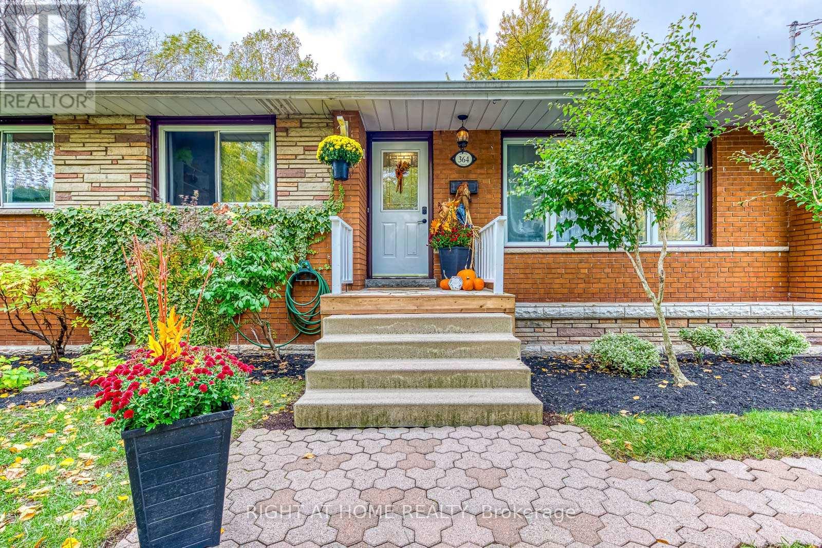 364 Bevan Drive, Burlington, Ontario  L7L 4L4 - Photo 3 - W12487514