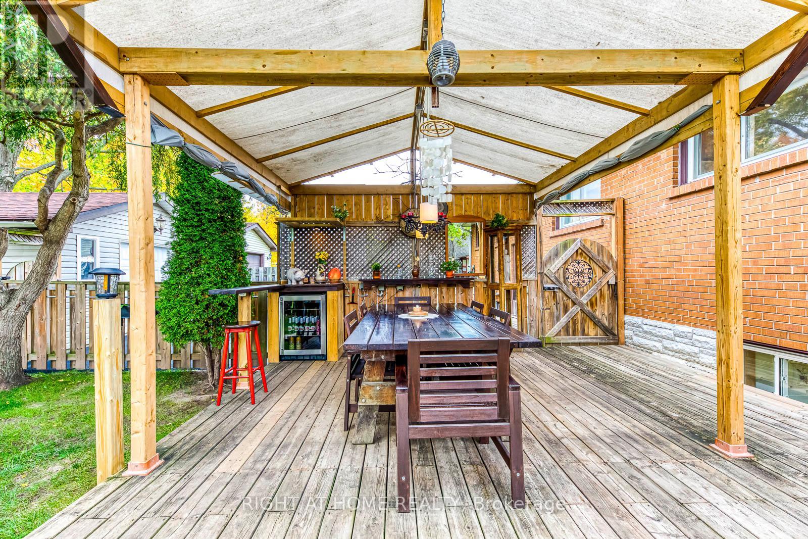 364 Bevan Drive, Burlington, Ontario  L7L 4L4 - Photo 34 - W12487514