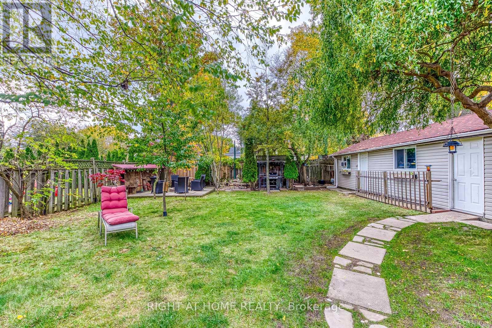 364 Bevan Drive, Burlington, Ontario  L7L 4L4 - Photo 36 - W12487514