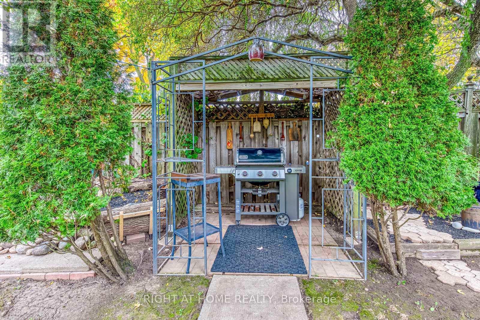 364 Bevan Drive, Burlington, Ontario  L7L 4L4 - Photo 39 - W12487514