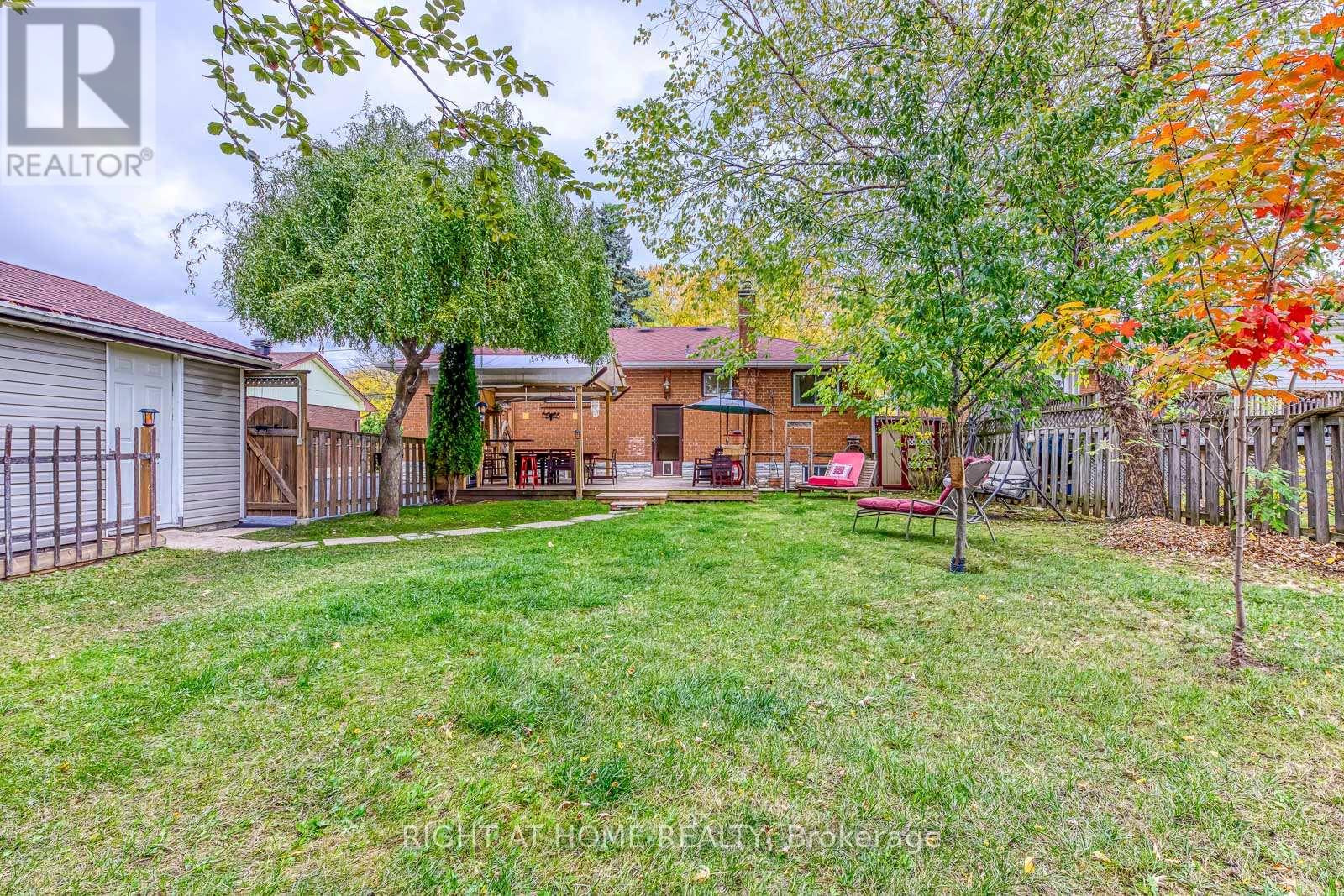 364 Bevan Drive, Burlington, Ontario  L7L 4L4 - Photo 40 - W12487514