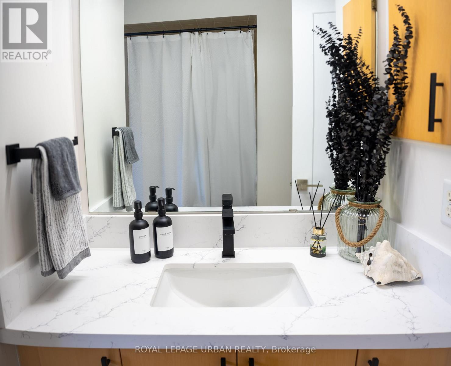 27 Lightheart Drive, Caledon, Ontario  L7C 1E3 - Photo 19 - W12487526