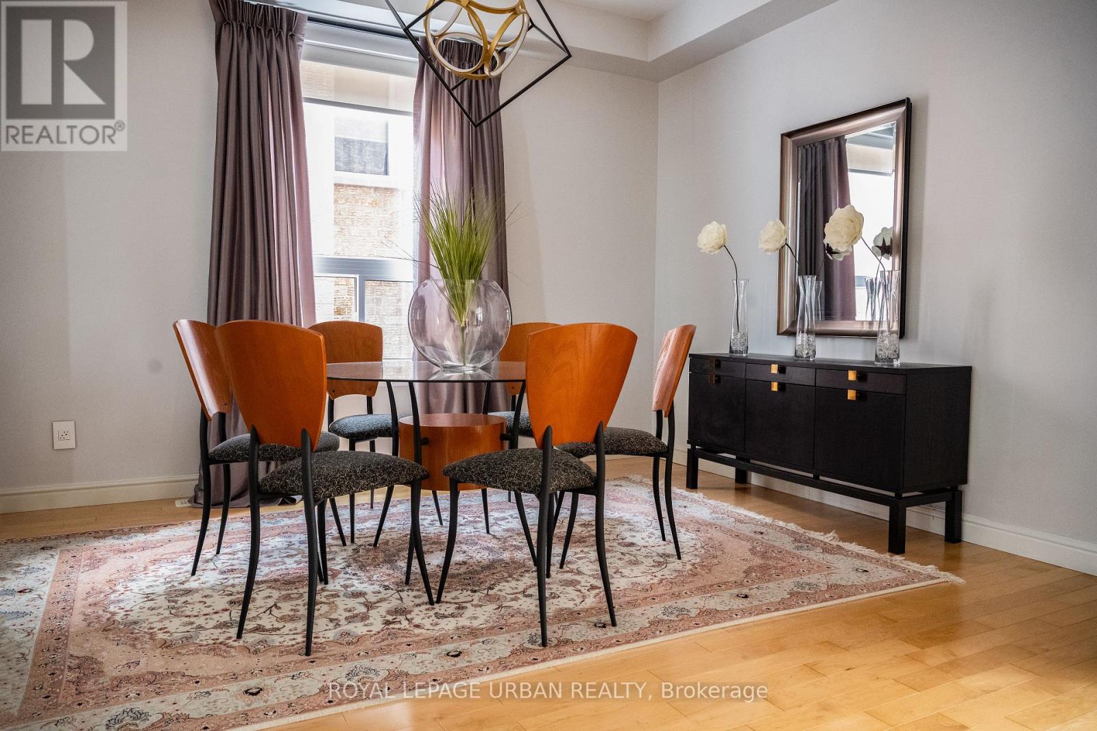 27 Lightheart Drive, Caledon, Ontario  L7C 1E3 - Photo 4 - W12487526