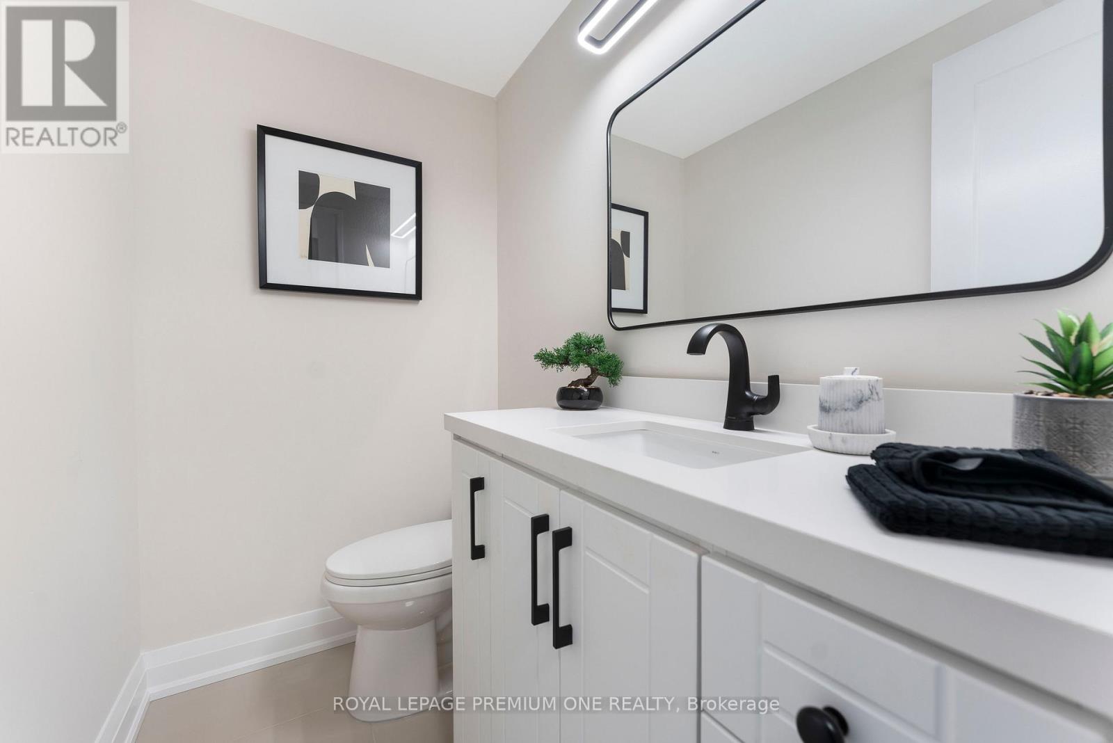 608 - 60 Southport Street, Toronto (High Park-Swansea), Ontario  M6S 3N4 - Photo 11 - W12487536