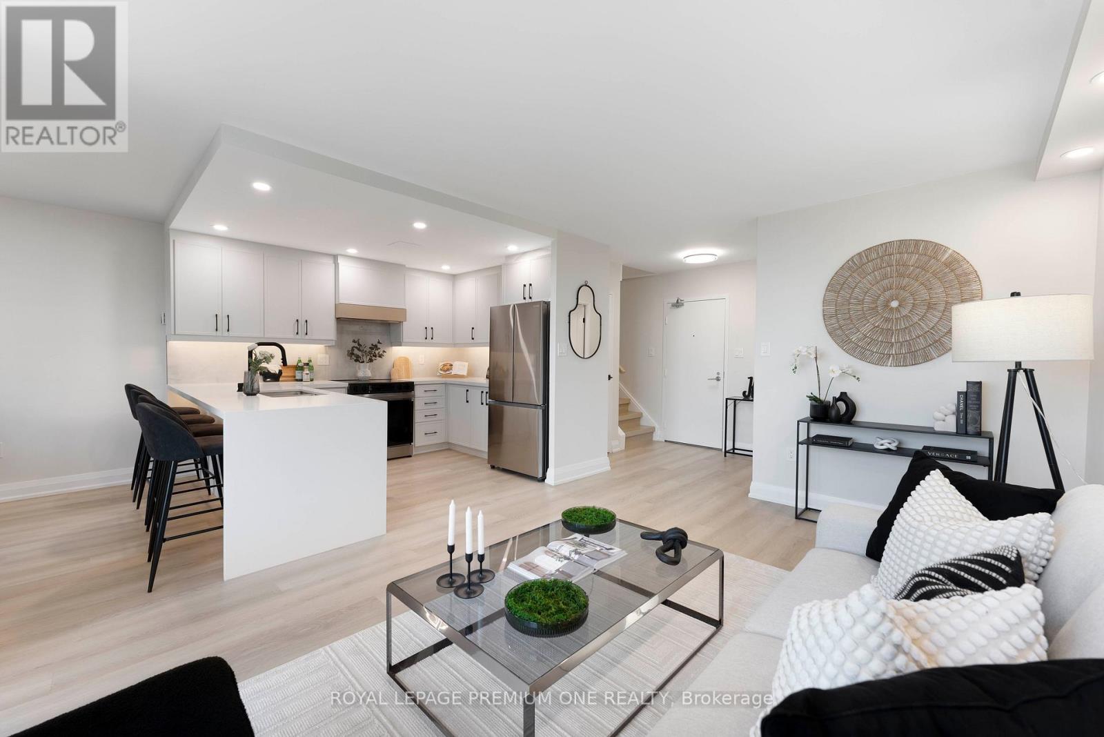 608 - 60 Southport Street, Toronto (High Park-Swansea), Ontario  M6S 3N4 - Photo 4 - W12487536