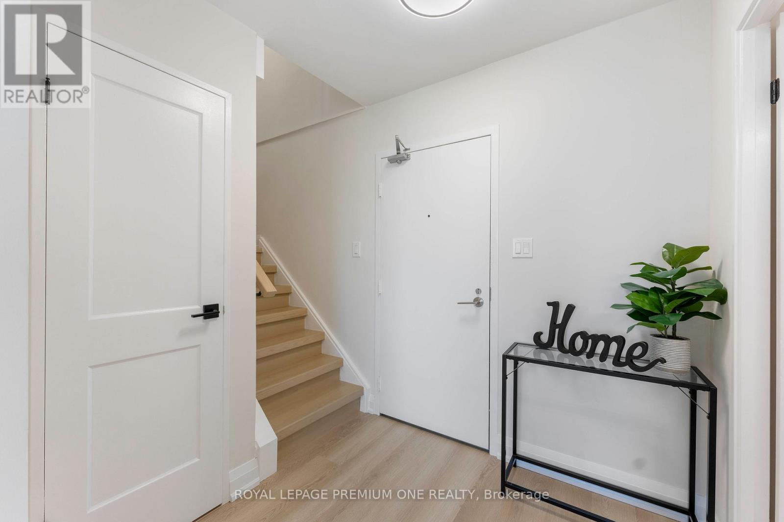 608 - 60 Southport Street, Toronto (High Park-Swansea), Ontario  M6S 3N4 - Photo 5 - W12487536