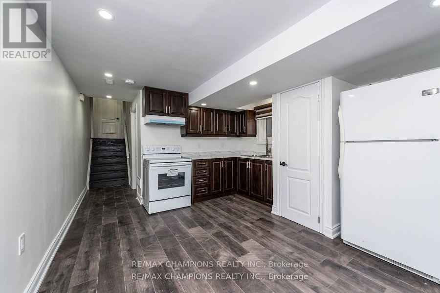 11 Crosswood Lane, Brampton, Ontario  L6V 3M1 - Photo 10 - W12487547