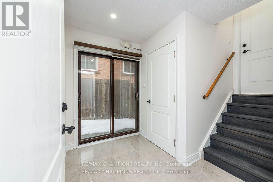 11 Crosswood Lane, Brampton, Ontario  L6V 3M1 - Photo 14 - W12487547