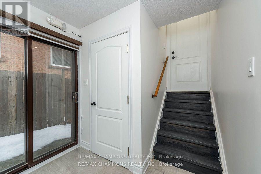 11 Crosswood Lane, Brampton, Ontario  L6V 3M1 - Photo 24 - W12487547
