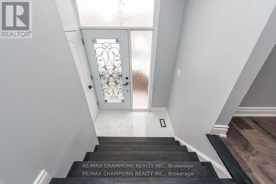 11 Crosswood Lane, Brampton, Ontario  L6V 3M1 - Photo 34 - W12487547