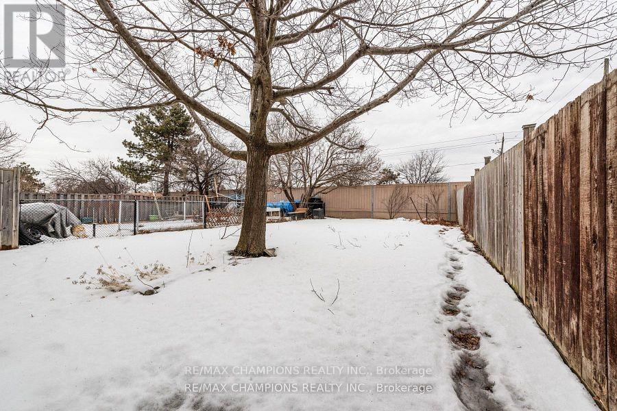 11 Crosswood Lane, Brampton, Ontario  L6V 3M1 - Photo 35 - W12487547