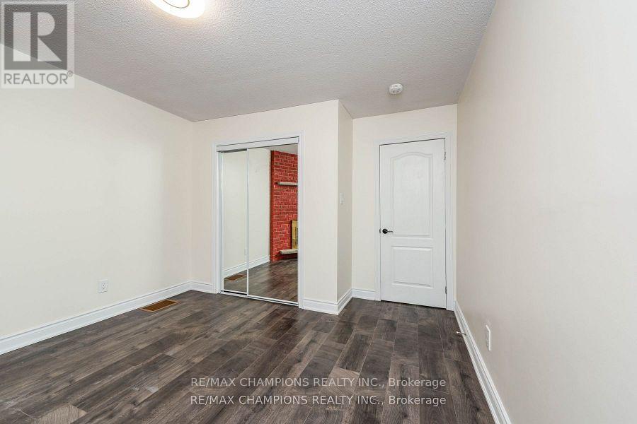 11 Crosswood Lane, Brampton, Ontario  L6V 3M1 - Photo 4 - W12487547