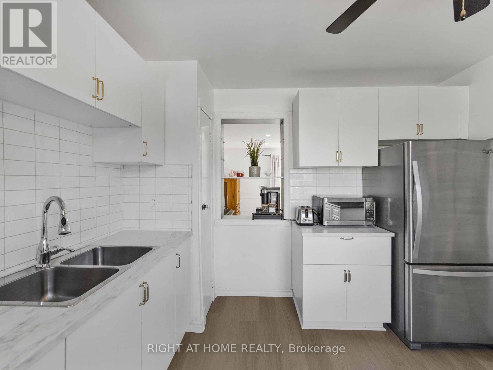 28 - 120 Falconer Drive, Mississauga, Ontario  L5N 1P5 - Photo 10 - W12487552