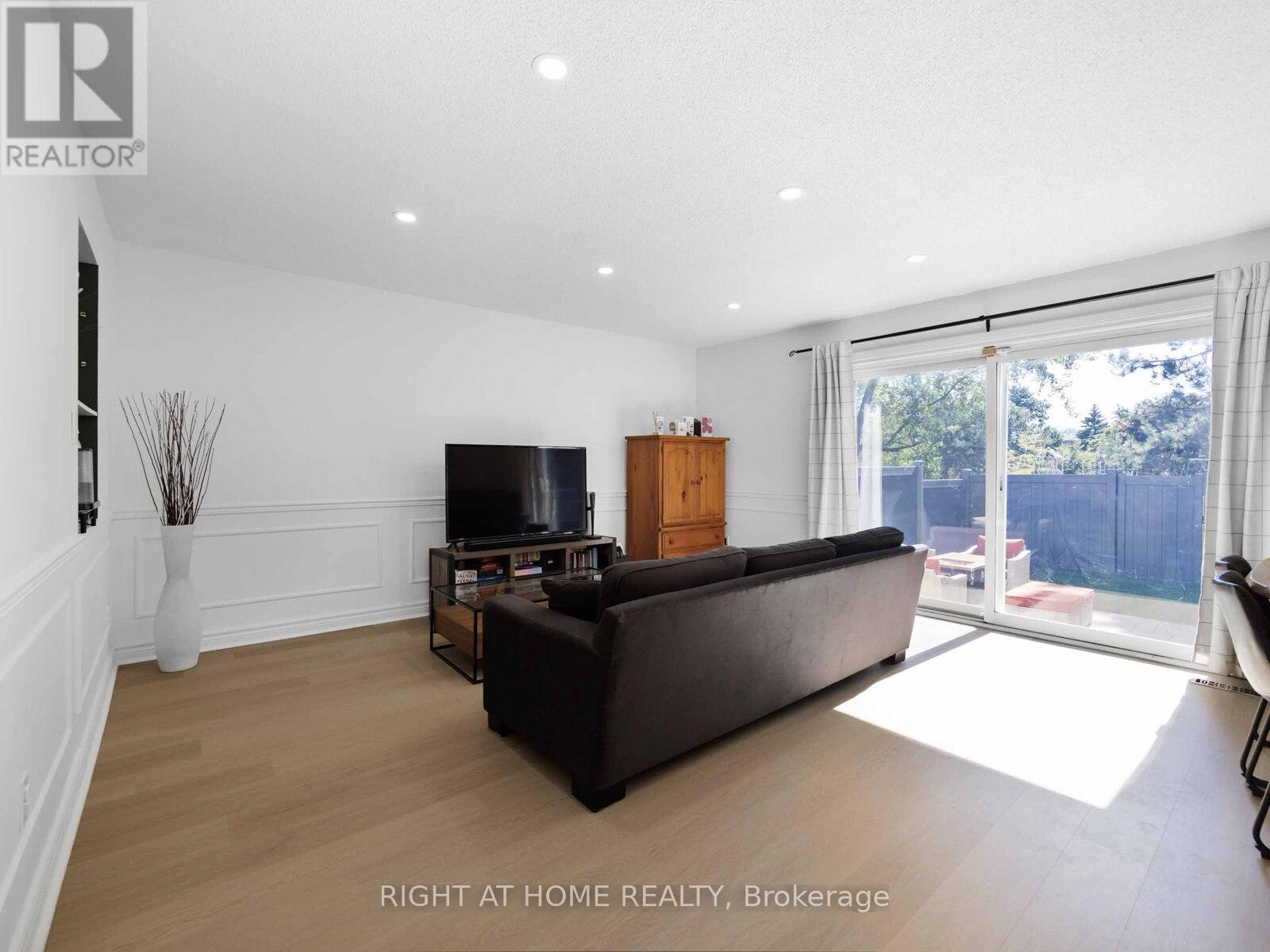 28 - 120 Falconer Drive, Mississauga, Ontario  L5N 1P5 - Photo 3 - W12487552