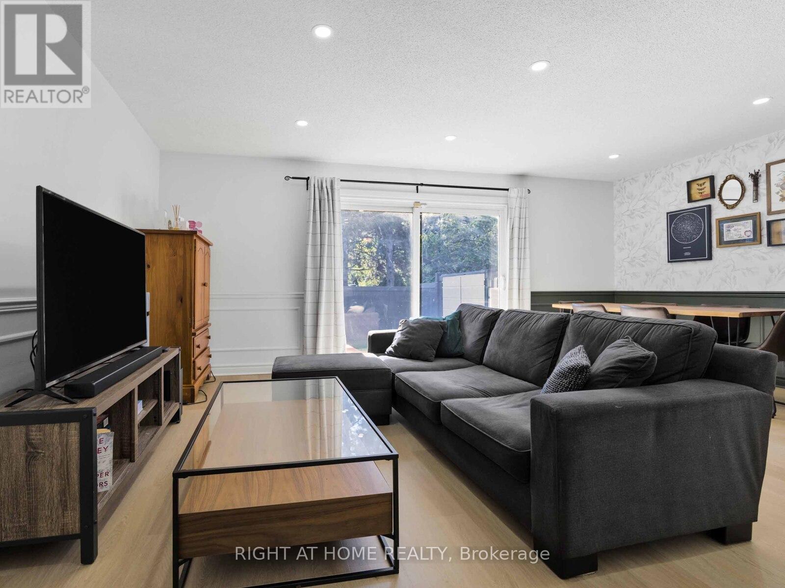 28 - 120 Falconer Drive, Mississauga, Ontario  L5N 1P5 - Photo 4 - W12487552