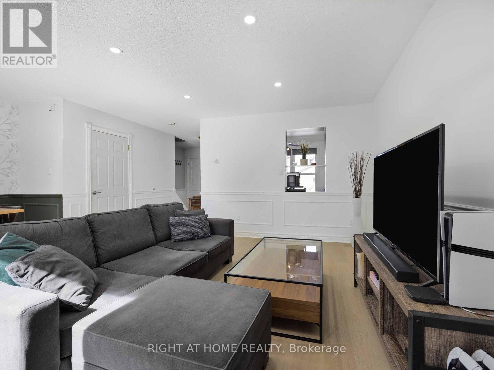 28 - 120 Falconer Drive, Mississauga, Ontario  L5N 1P5 - Photo 5 - W12487552