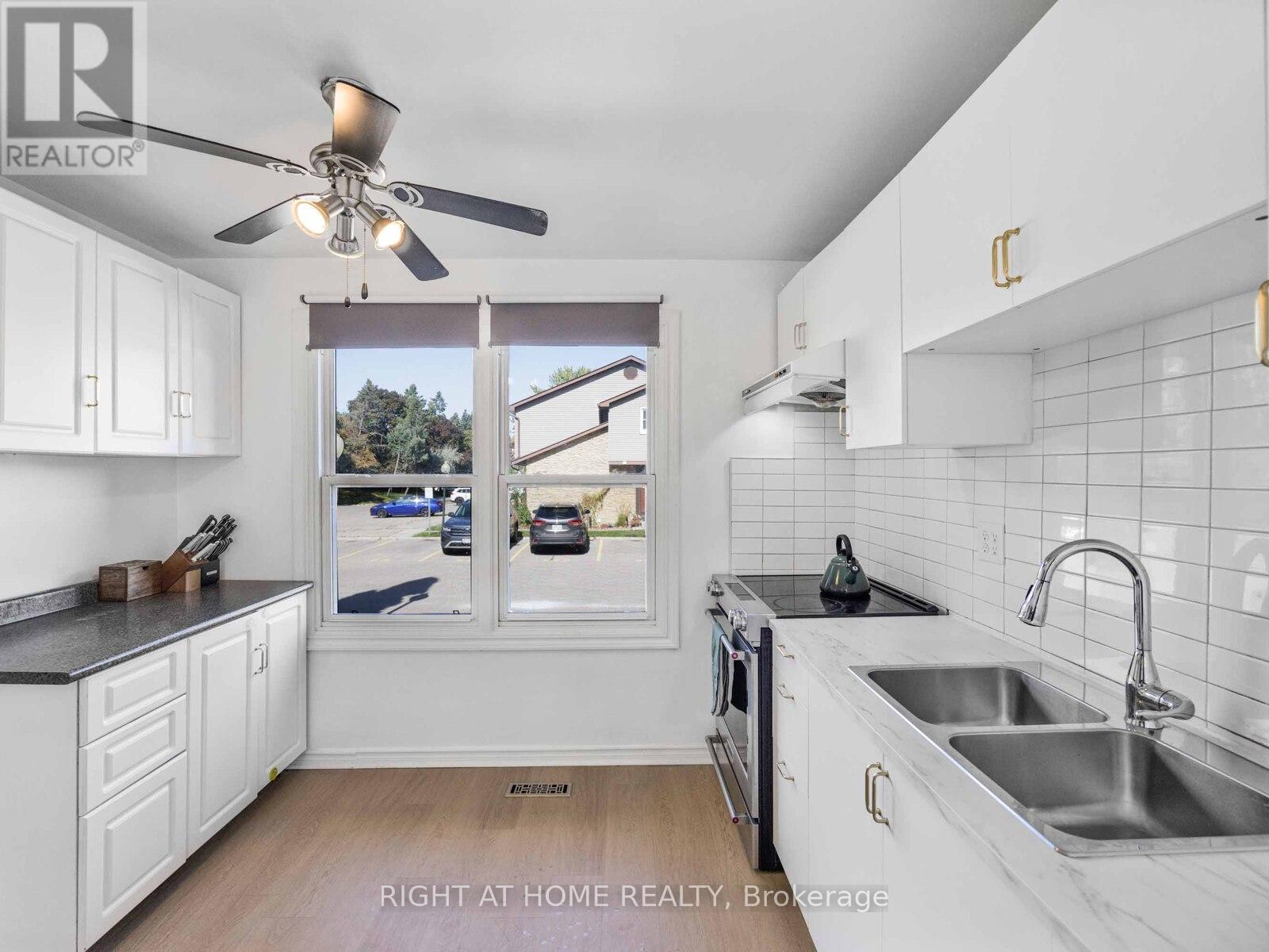 28 - 120 Falconer Drive, Mississauga, Ontario  L5N 1P5 - Photo 8 - W12487552