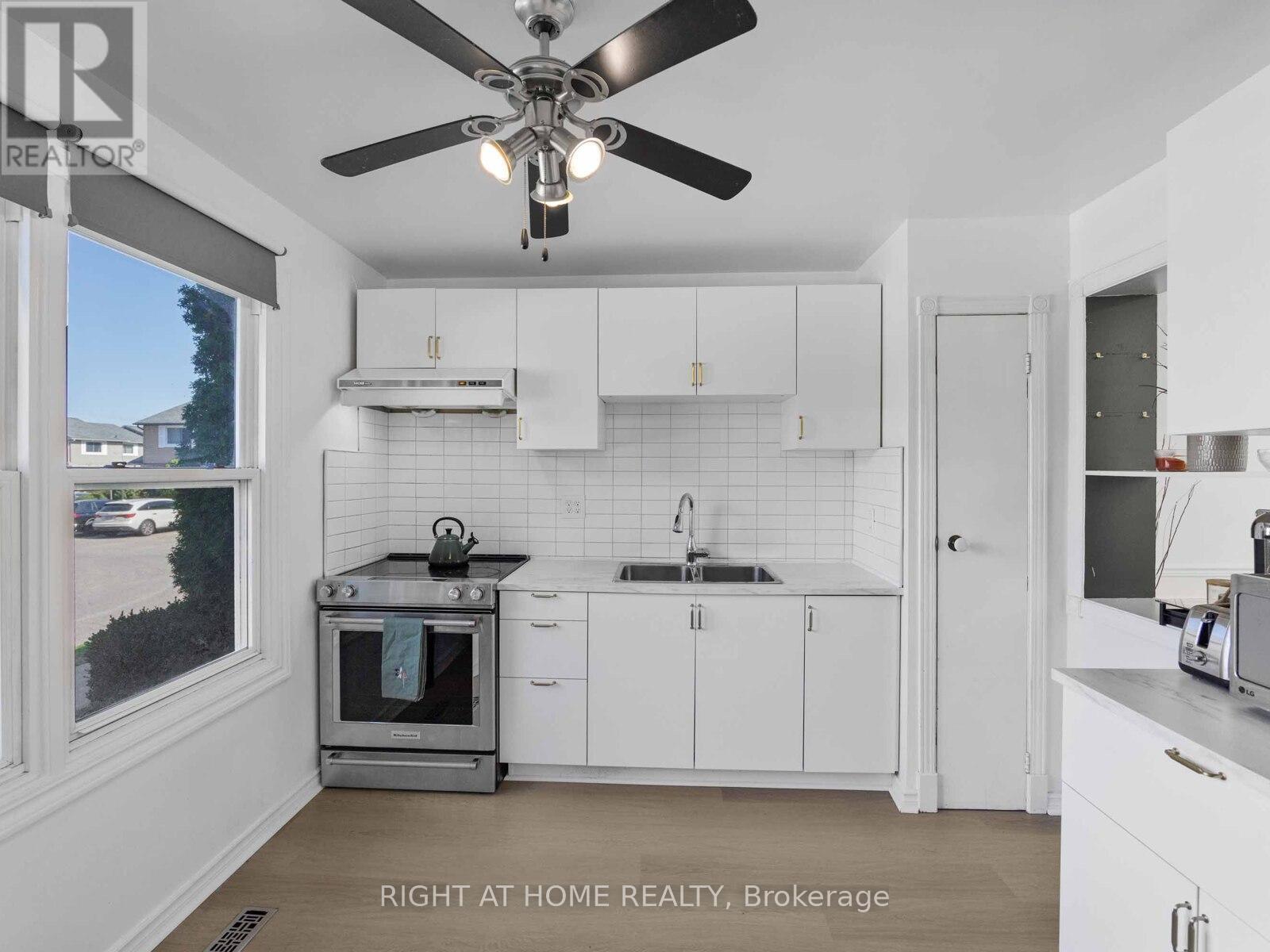 28 - 120 Falconer Drive, Mississauga, Ontario  L5N 1P5 - Photo 9 - W12487552