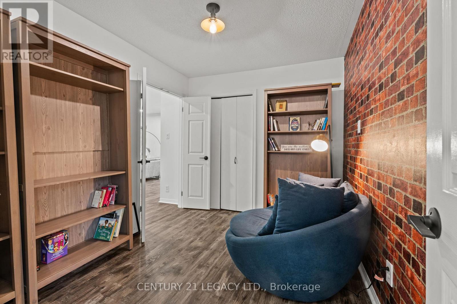 299 Pinegrove Road, Oakville, Ontario  L6K 3P8 - Photo 11 - W12487563