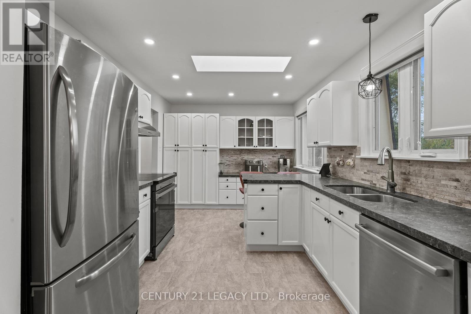 299 Pinegrove Road, Oakville, Ontario  L6K 3P8 - Photo 13 - W12487563