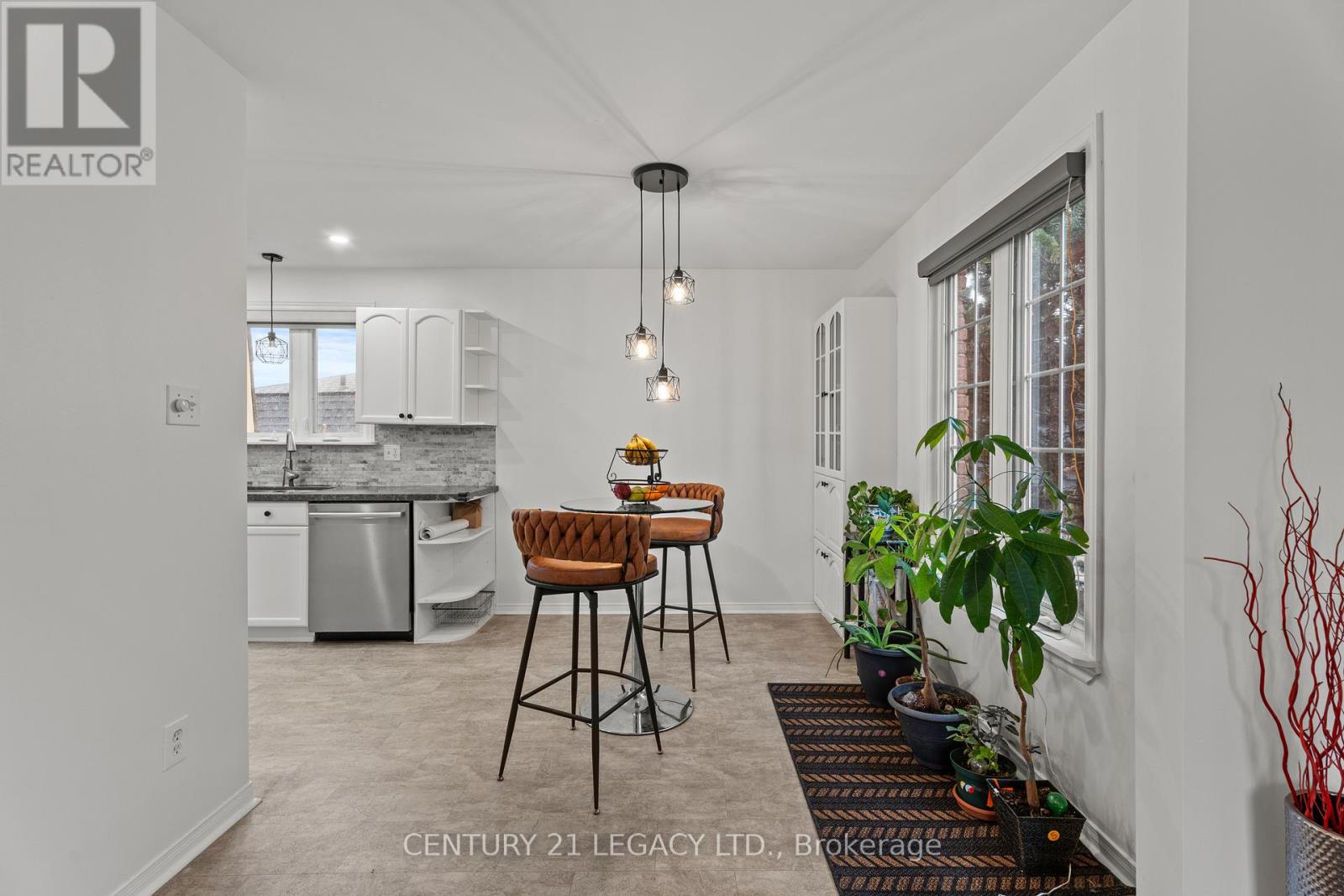 299 Pinegrove Road, Oakville, Ontario  L6K 3P8 - Photo 14 - W12487563