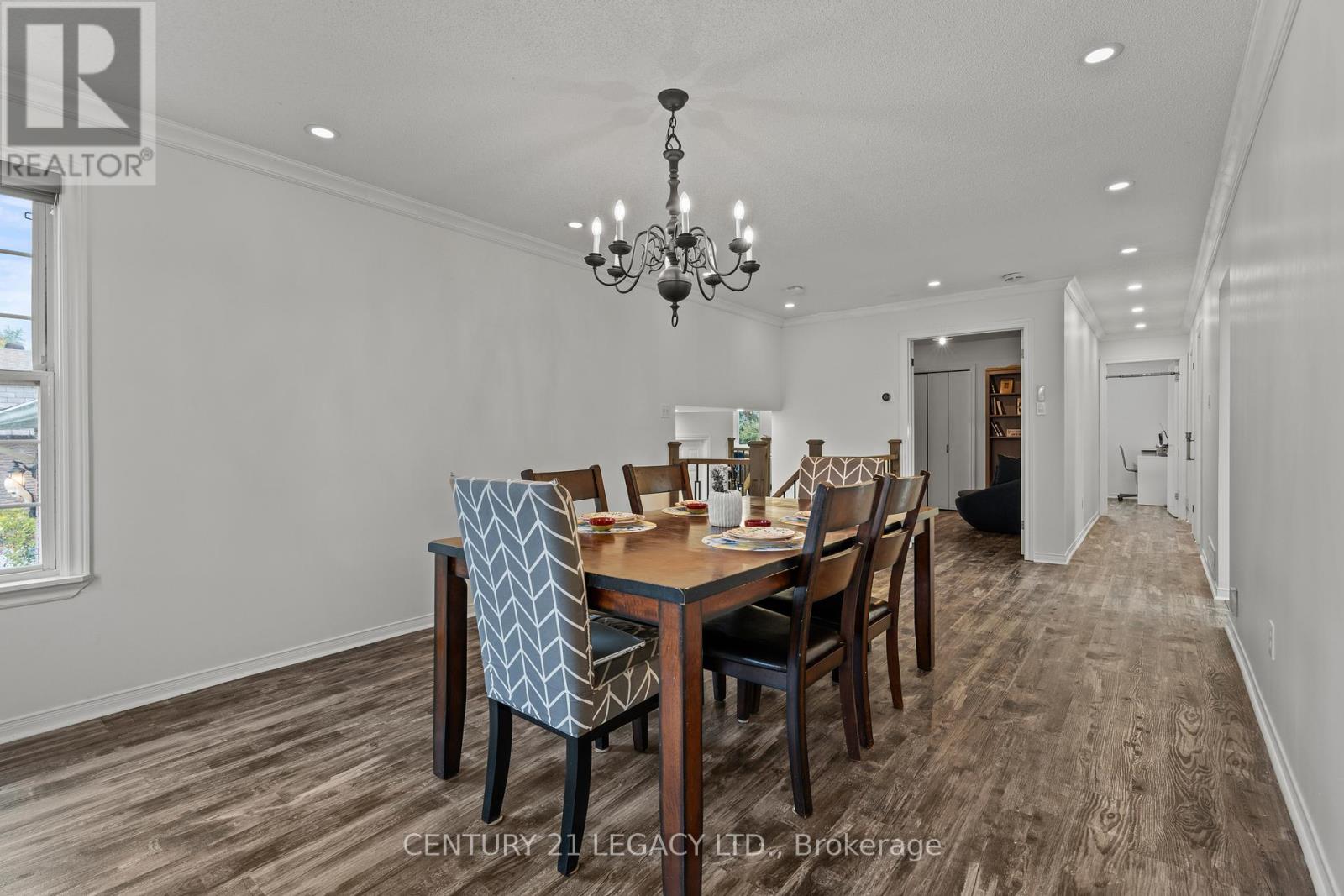 299 Pinegrove Road, Oakville, Ontario  L6K 3P8 - Photo 16 - W12487563