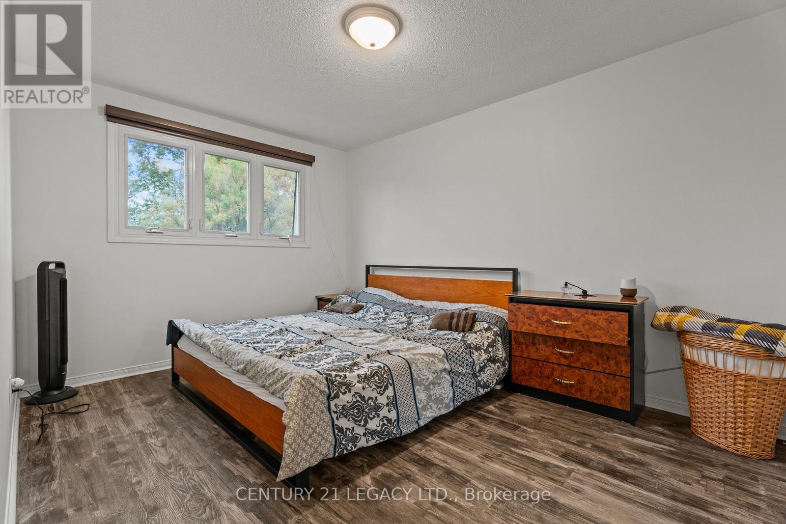 299 Pinegrove Road, Oakville, Ontario  L6K 3P8 - Photo 17 - W12487563