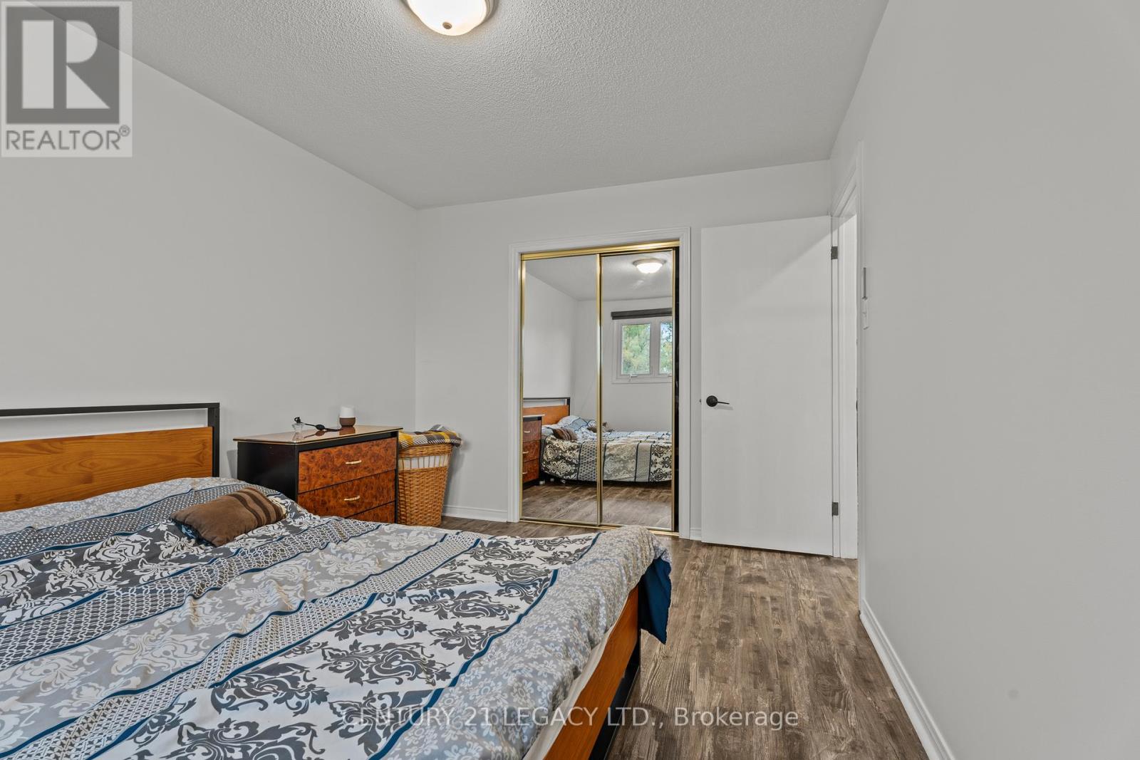 299 Pinegrove Road, Oakville, Ontario  L6K 3P8 - Photo 18 - W12487563