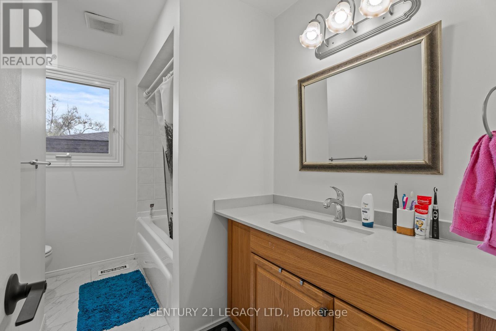 299 Pinegrove Road, Oakville, Ontario  L6K 3P8 - Photo 19 - W12487563