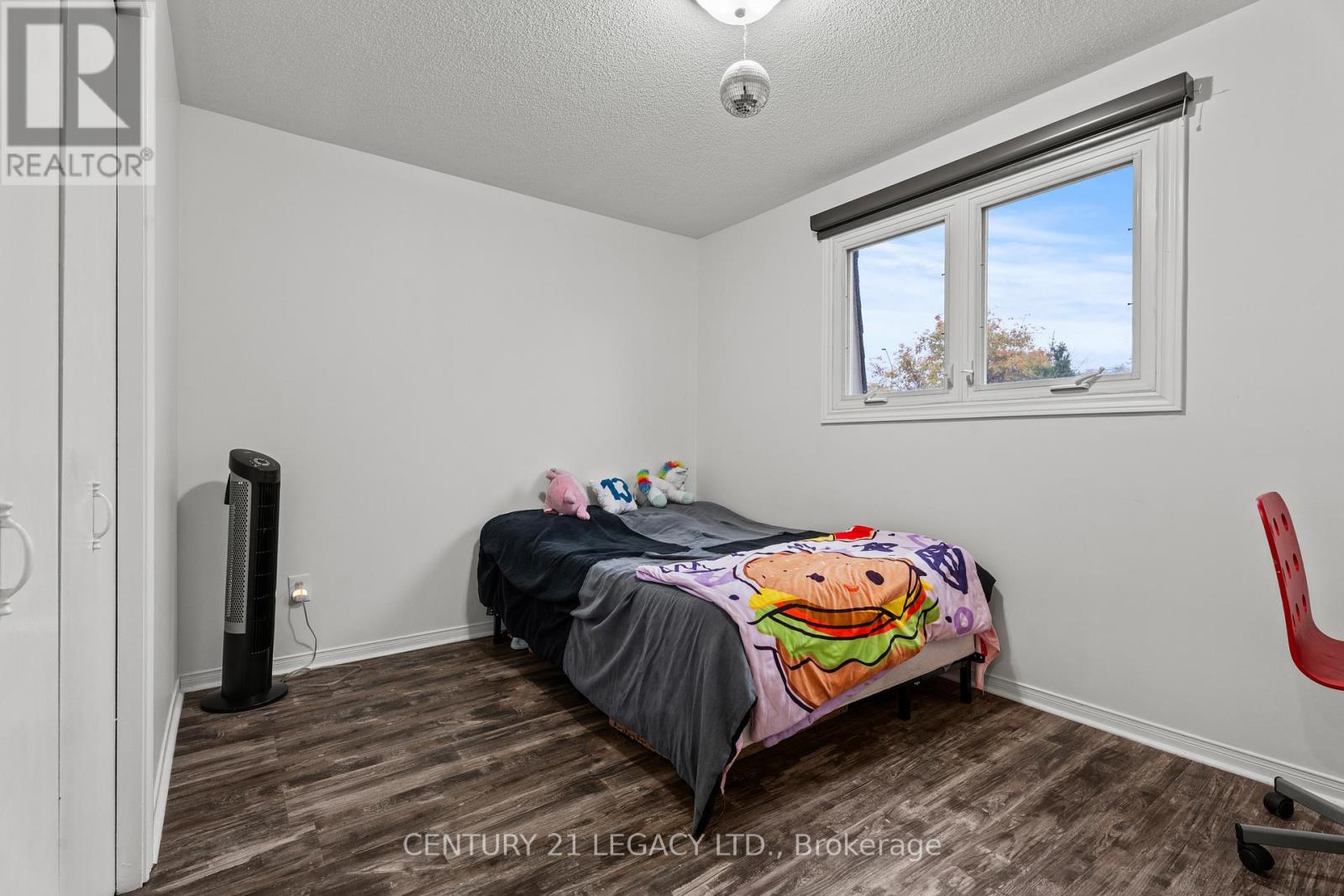 299 Pinegrove Road, Oakville, Ontario  L6K 3P8 - Photo 20 - W12487563