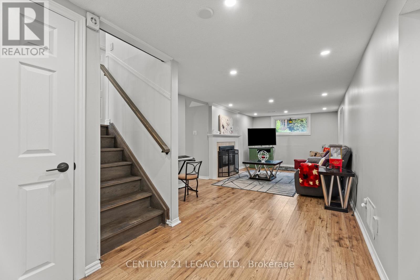 299 Pinegrove Road, Oakville, Ontario  L6K 3P8 - Photo 21 - W12487563