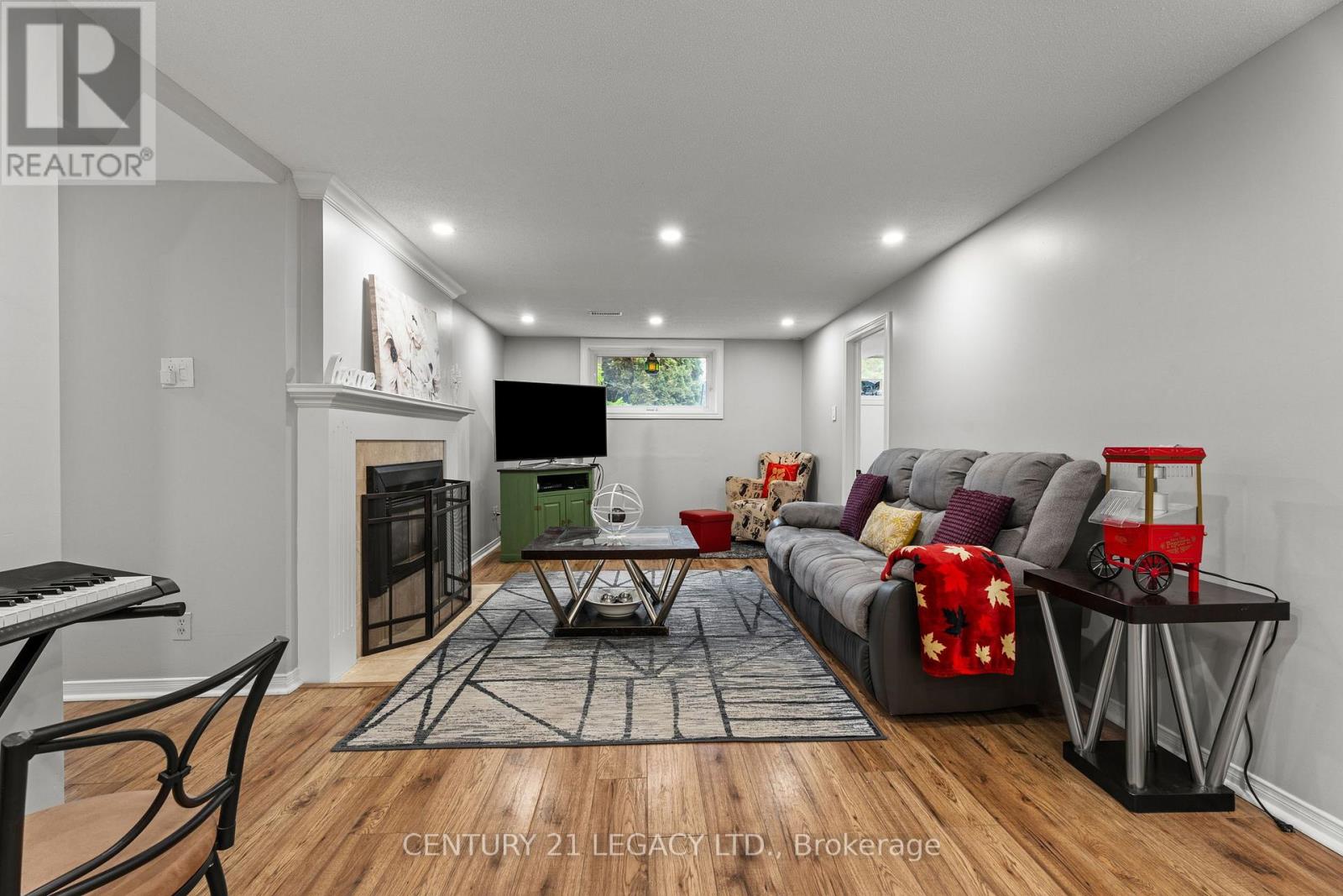 299 Pinegrove Road, Oakville, Ontario  L6K 3P8 - Photo 22 - W12487563