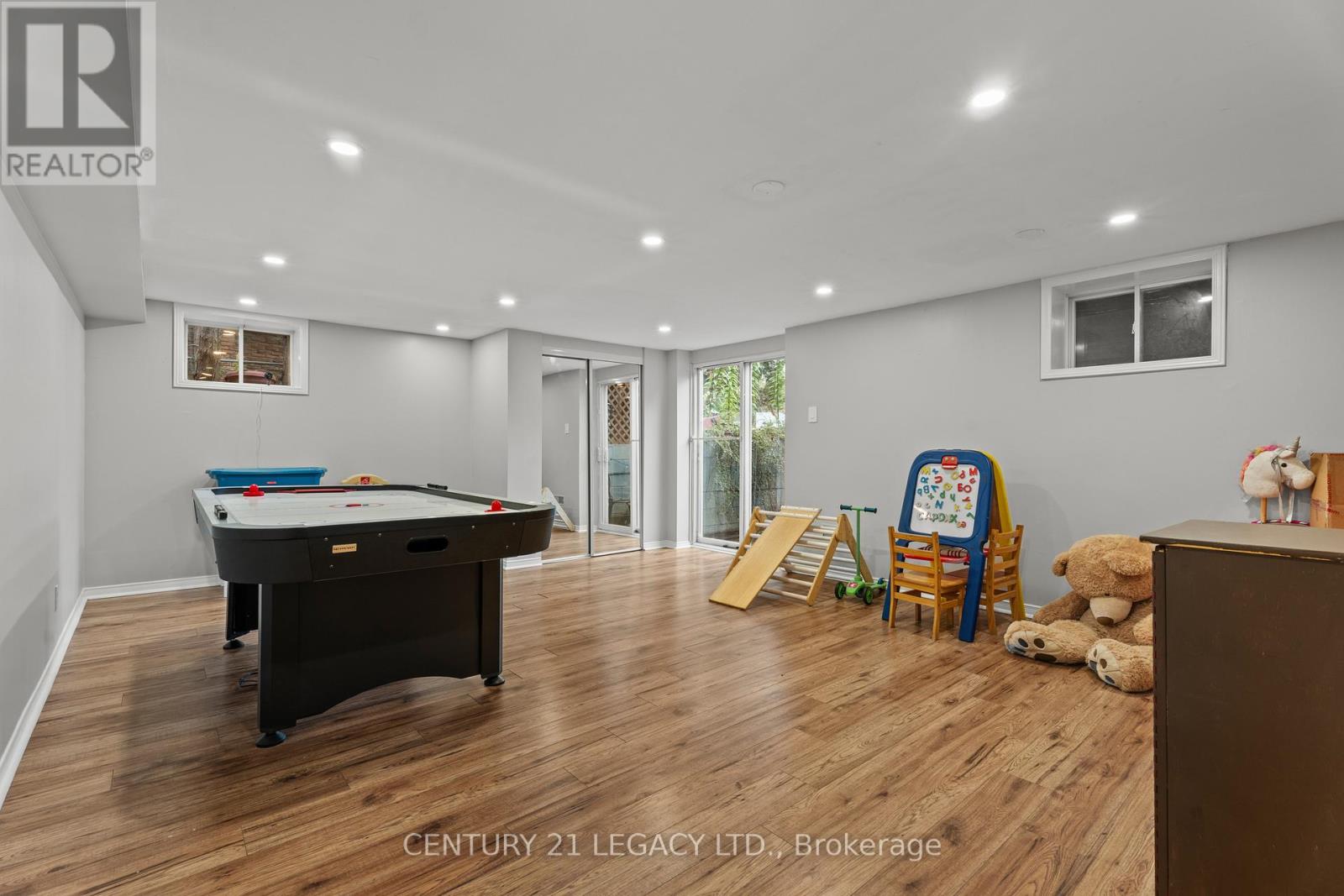 299 Pinegrove Road, Oakville, Ontario  L6K 3P8 - Photo 23 - W12487563